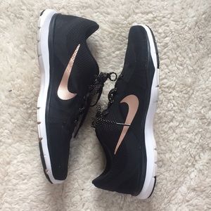 Nike Flex Tr 6 Black and Rose Gold